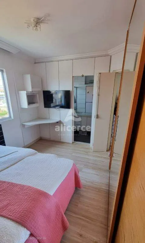 Imagem Apartamento semi mobiliado, 3 dorm. com suíte, andar alto e vista livre em Barreiros - São José - SC