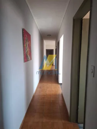 Imagem Sobrado Espaçoso com 300m², 4 Dorms, Edícula e 4 Vagas