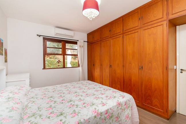 Imagem Casa com 3 Quartos à Venda, 182 m² em Bacacheri - Curitiba