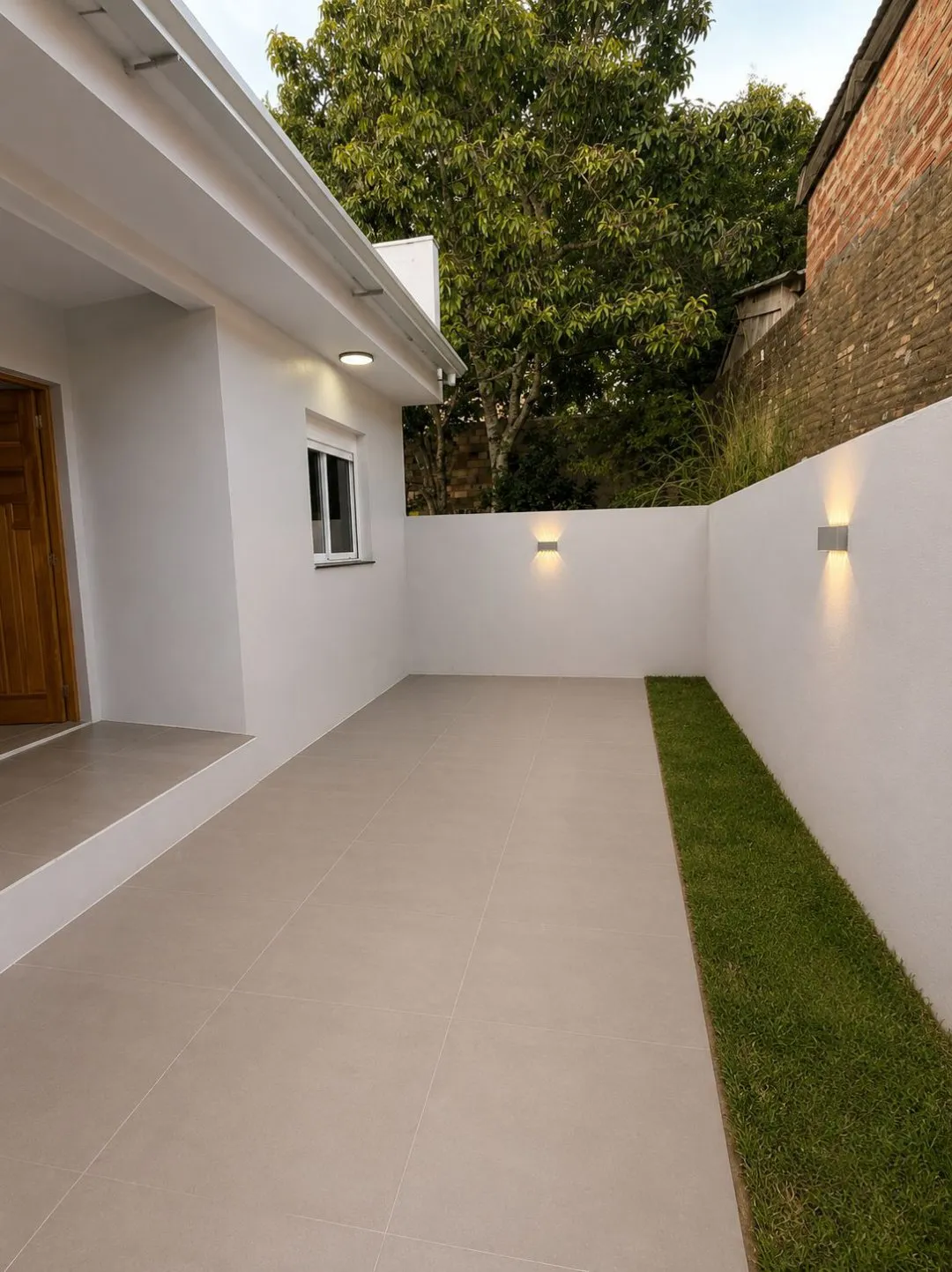 Imagem Casa Nova com Suíte, Lareira e Acabamento impecável