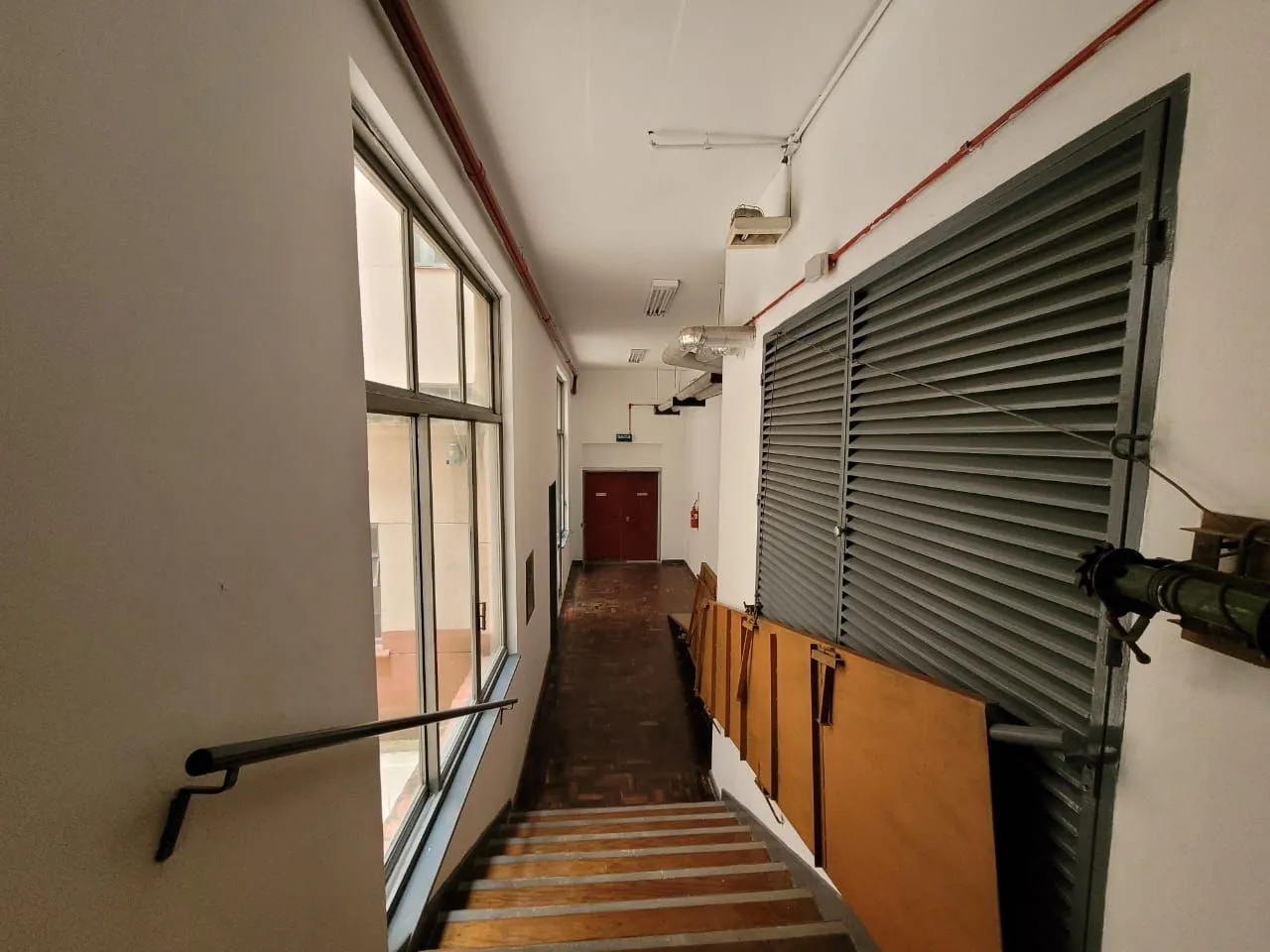 Imagem MÁFFER IMÓVEIS ALUGA SALA COMERCIAL NA RUA URUGUAI, 277.