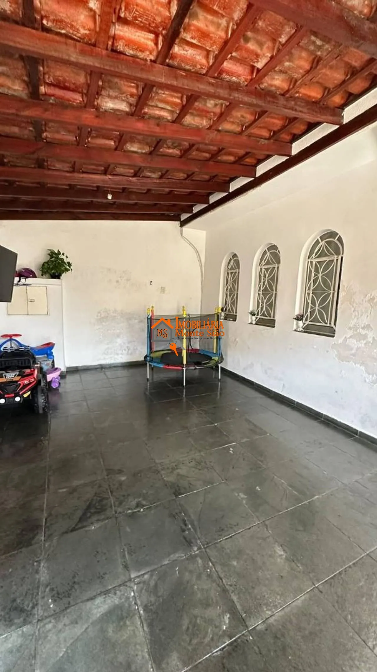Imagem Sobrado à Venda no Jardim Vila Galvão com 3 Quartos, Piscina e 3 Vagas