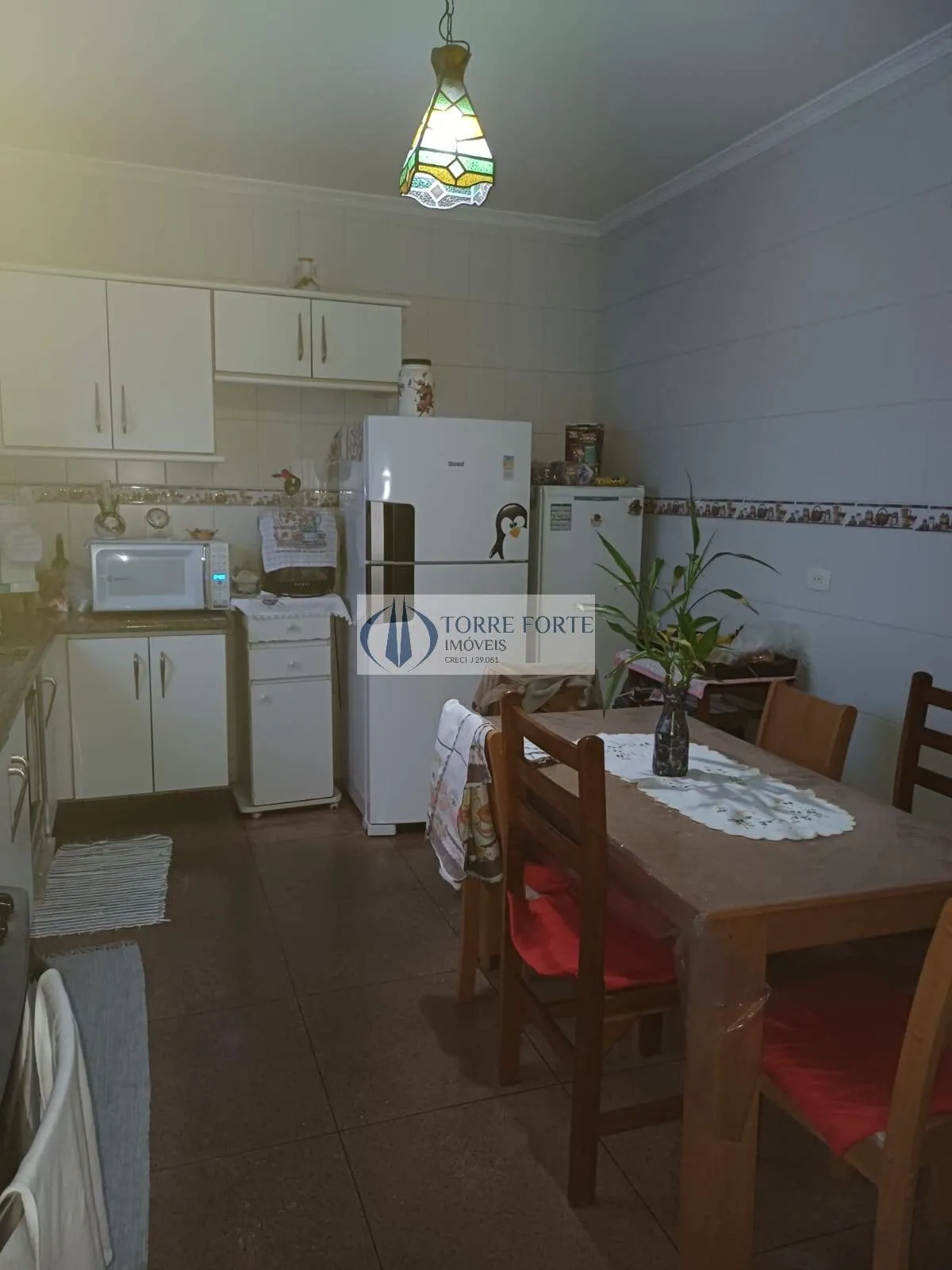 Imagem Ótimo sobrado, espaçoso 288 m² 3 dormitórios 2 suítes sala e garagem ampla