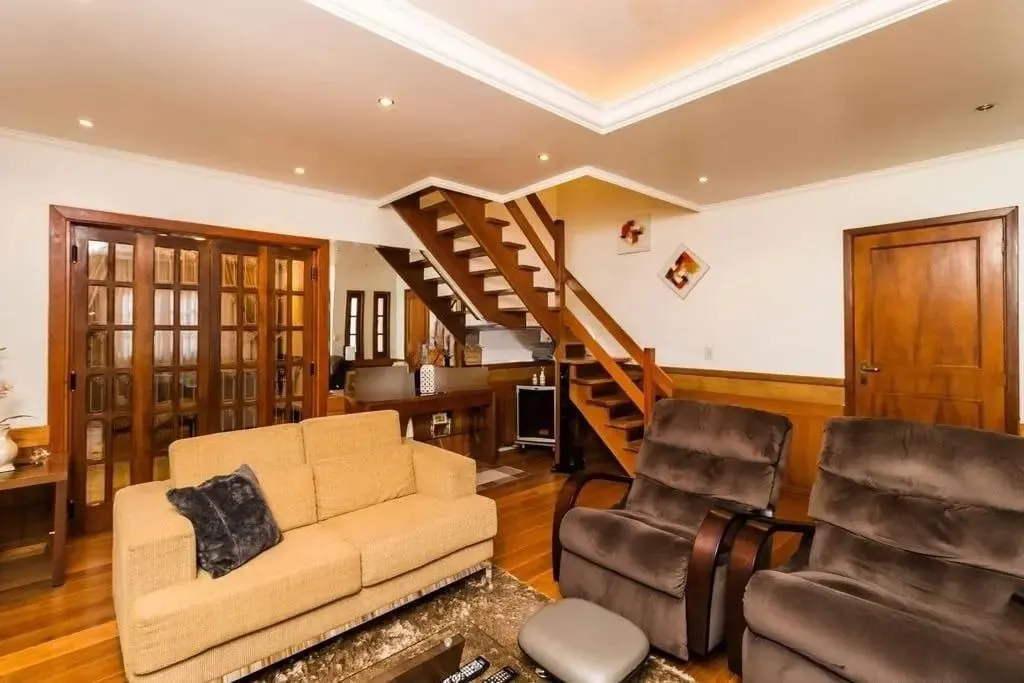 Imagem Casa com 3 dormitórios de 278m² à venda no Bairro Jardim Itú Sabará