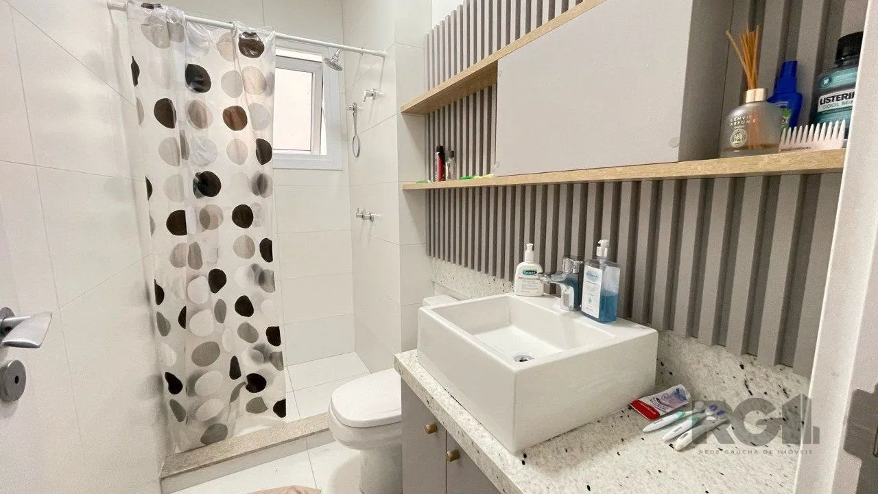 Imagem Casa em condomínio com 3 suítes, no bairro Pedra Redonda, Porto Alegre/RS