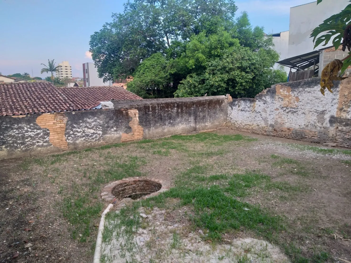 Foto do imóvel Comercial para Locação 3 Quartos, 1 Suite, 5 Vagas, 350M², Centro, Pindamonhangaba - SP