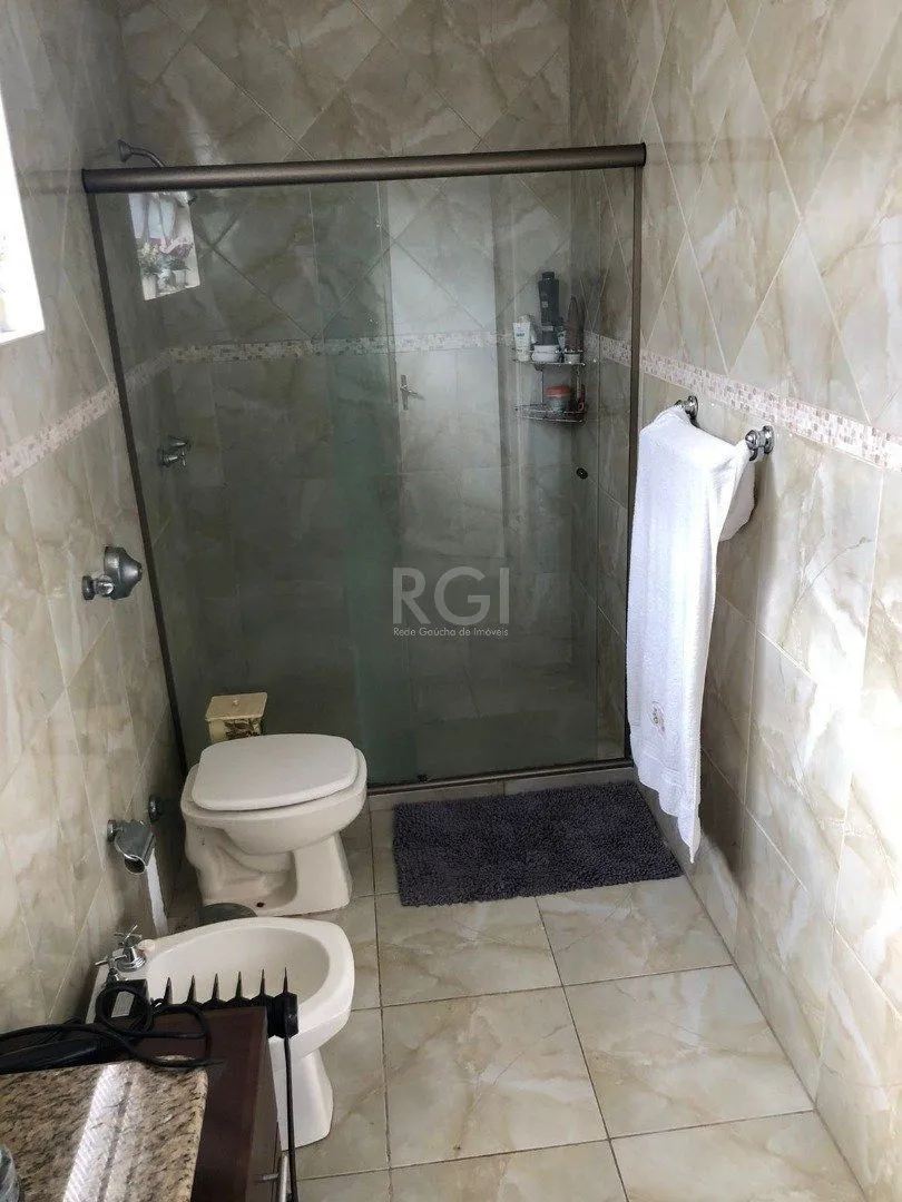 Imagem Casa para Venda com 3 dormitórios, sendo 1 suites e 3 vagas no bairro Guarujá