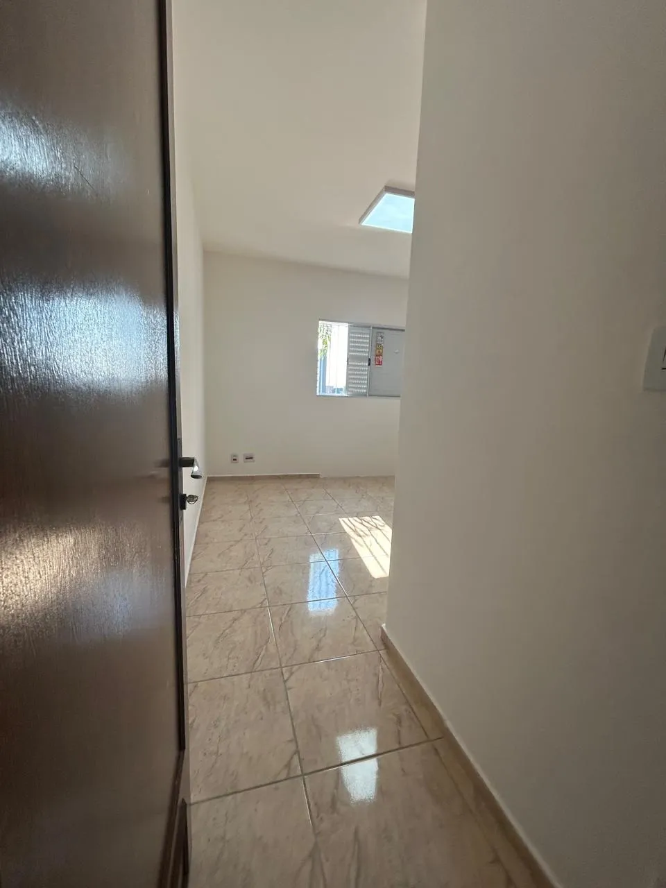 Imagem Residência Espaçosa e Moderna no Jardim Vergueiro: Três Quartos, Suíte e Ampla Área Externa