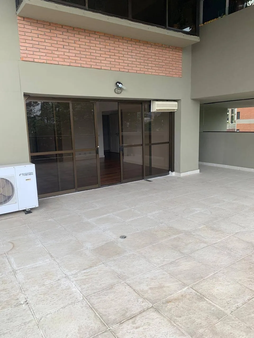 Imagem Apartamento de 4 Quartos (2 Suítes) para Aluguel em Alphaville Empresarial, Barueri - SP