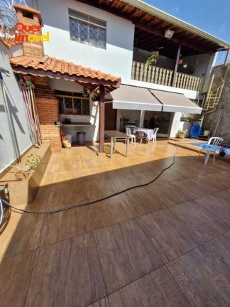 Imagem Imperdível: Casa à venda em Ribeirão Preto-SP, bairro Alto do Ipiranga. 3 quartos, 2 suítes, 3 salas, 4 banheiros, 3 vagas de garagem. 267,06 m².