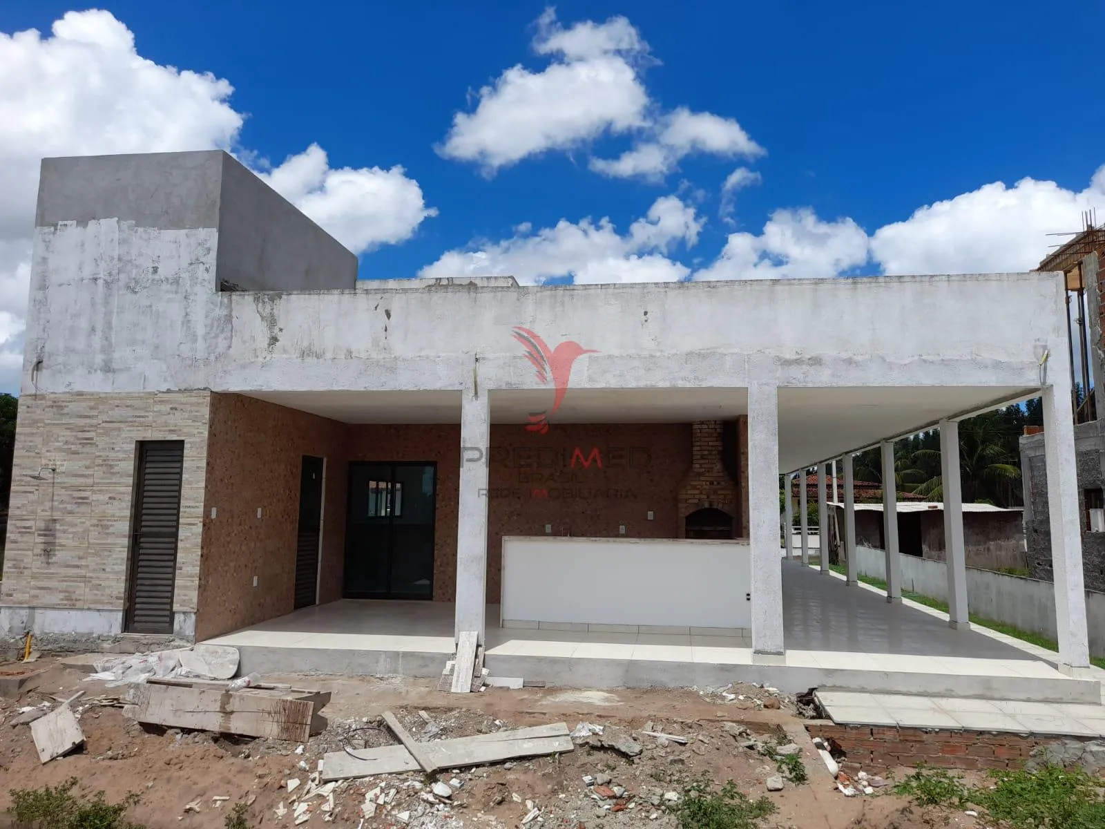 Imagem Casa com piscina,aceita carro, apartamento no negócio, 2 Suites, 3 Vagas de Garagem