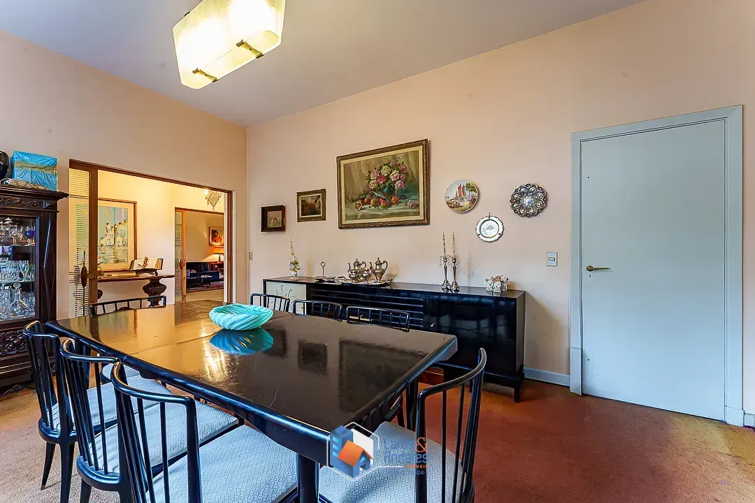 Imagem Casa para venda em Pacaembu com 3 quartos, sendo 1 suíte, 320m²
