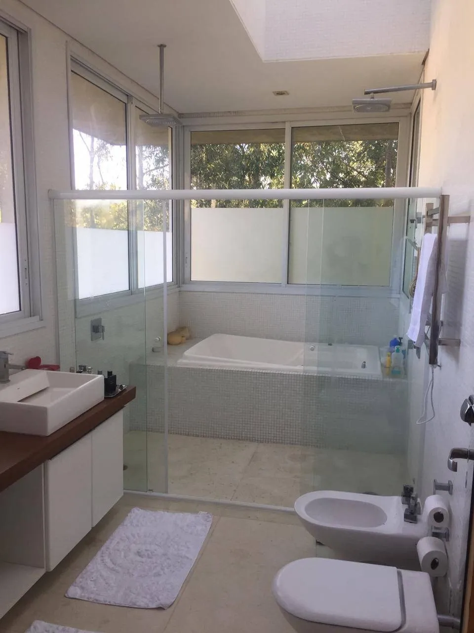 Imagem Casa Espetacular em Tamboré - 4 Suítes, Piscina, Sauna e 7 Vagas de Garagem com Vista Permanente para Área Verde