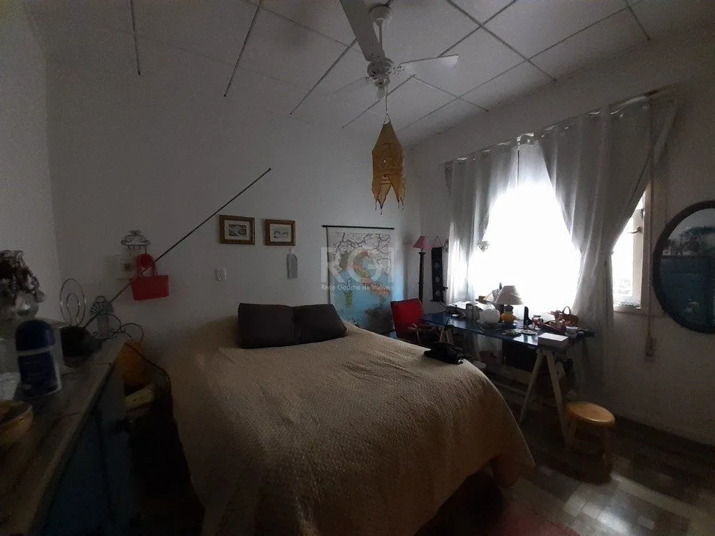 Imagem Casa para Venda - 290m², 3 dormitórios, sendo 1 suites, 3 vagas - Menino Deus