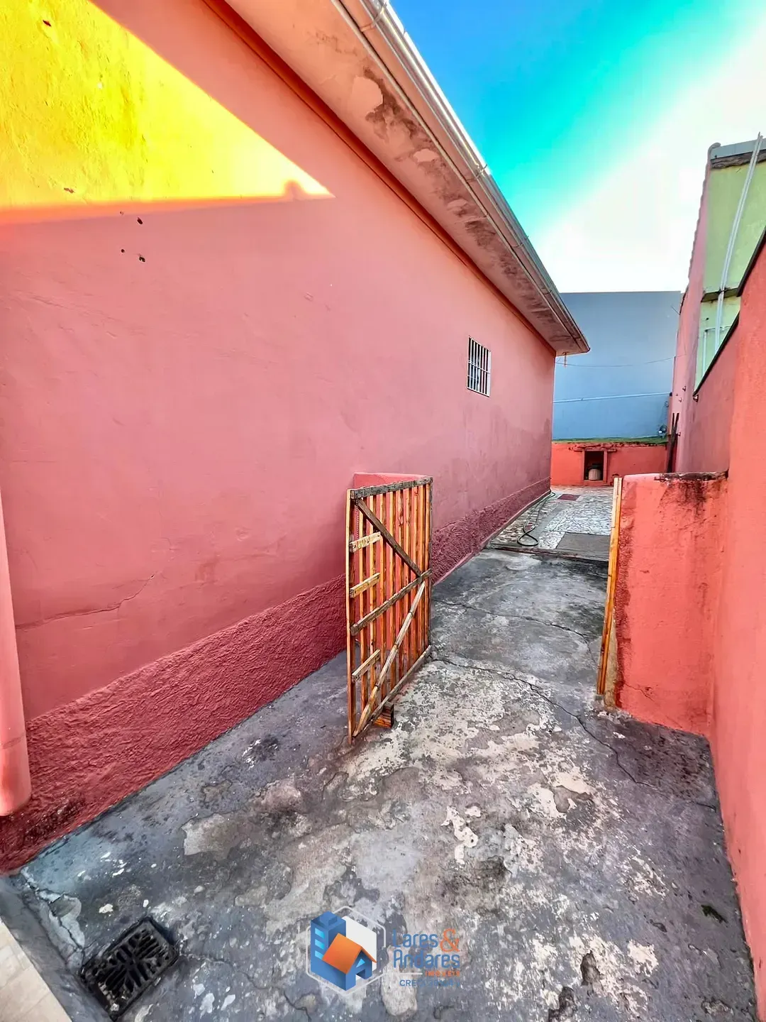 Imagem Casa para venda em Vila dos Remédios com 2 quartos, 330m²