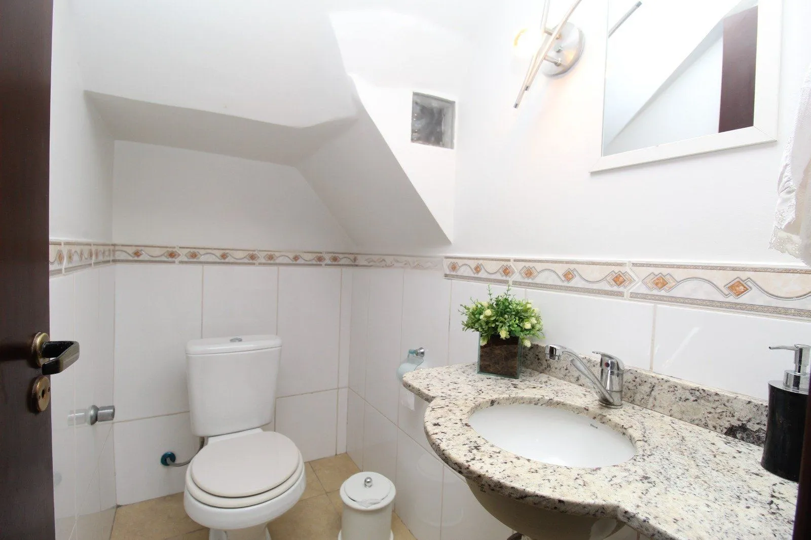 Imagem Casa de 180m² com 3 dormitórios no bairro Ecoville, Porto Alegre