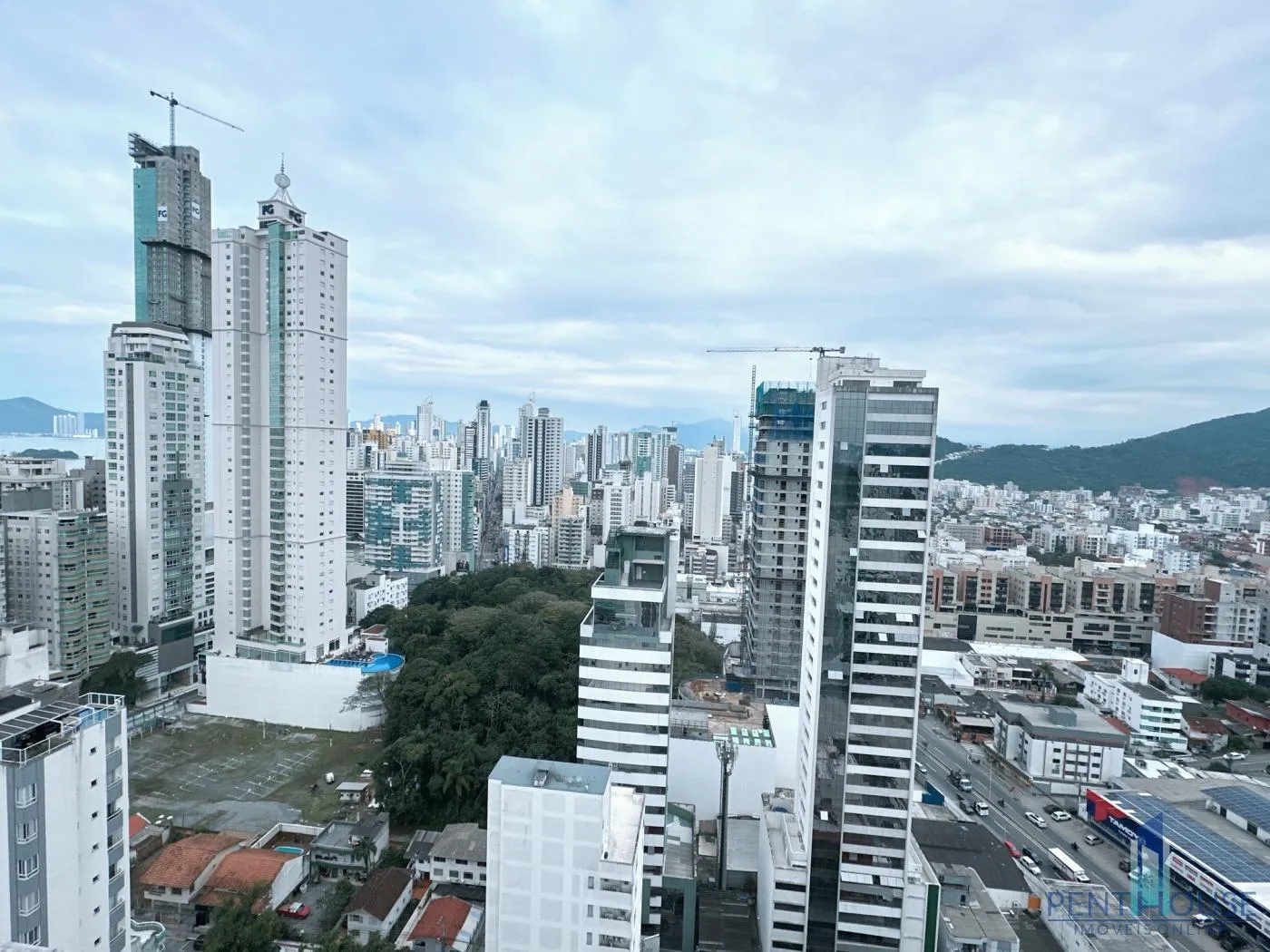 Imagem Cobertura Duplex para Venda em Balneário Camboriú, PIONEIROS, 5 dormitórios, 4 suítes, 6 banheiros, 6 vagas