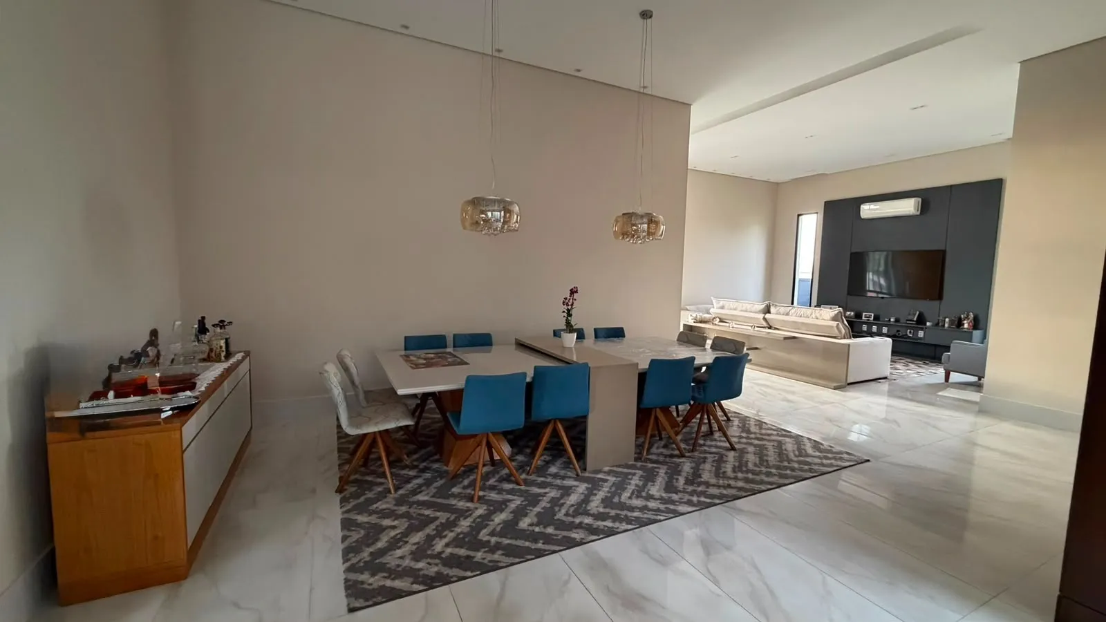 Imagem Casa de Alto Padrão à Venda no Village Ipanema I, Araçoiaba da Serra. 1.030 m² de terreno | 313 m² construídos | 3 suítes | 4 vagas | Piscina aquecida