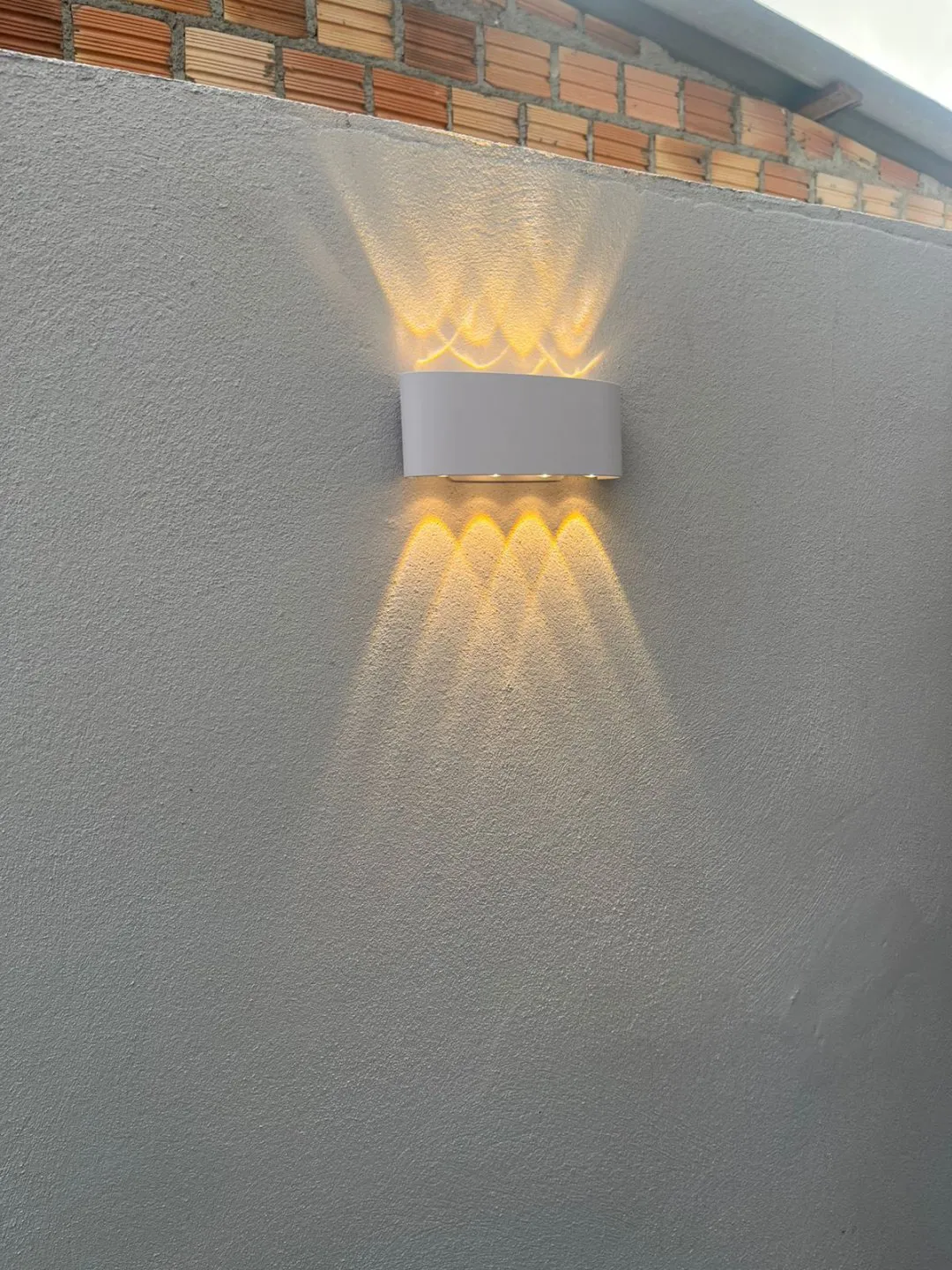 Imagem Casa Nova com Suíte, Lareira e Acabamento impecável