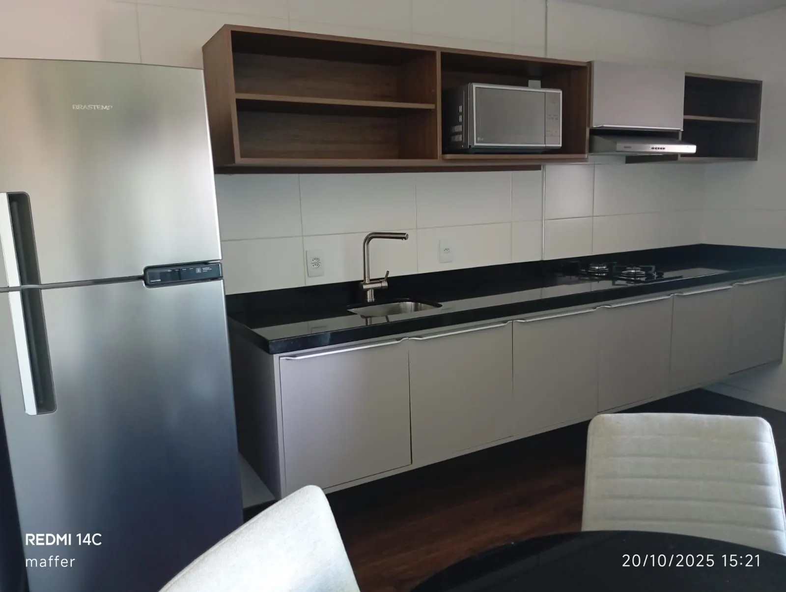 Imagem MÁFFER IMÓVEIS ALUGA Apartamento mobiliado de 1 dormitório com garagem em localização privilegiada do bairro Mont'Serrat - Porto Alegre/RS.