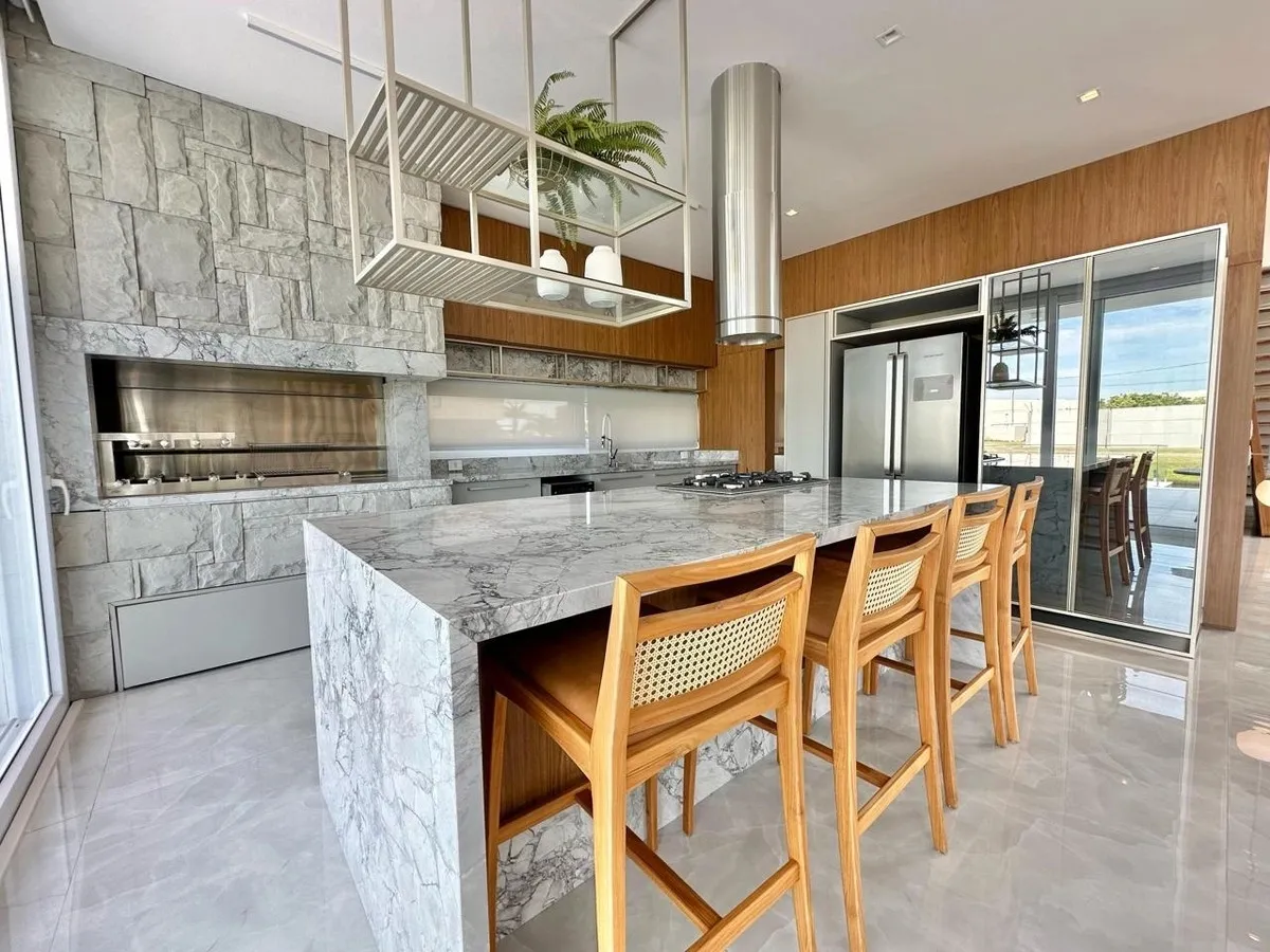 Imagem Sobrado mobiliado e decorado com 05 suítes e piscina em concreto