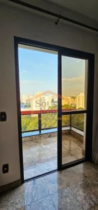 Imagem Apartamento duplex, 275m² em prédio exclusivo com apenas seis unidades. 4 dormitórios, sendo 2 su...