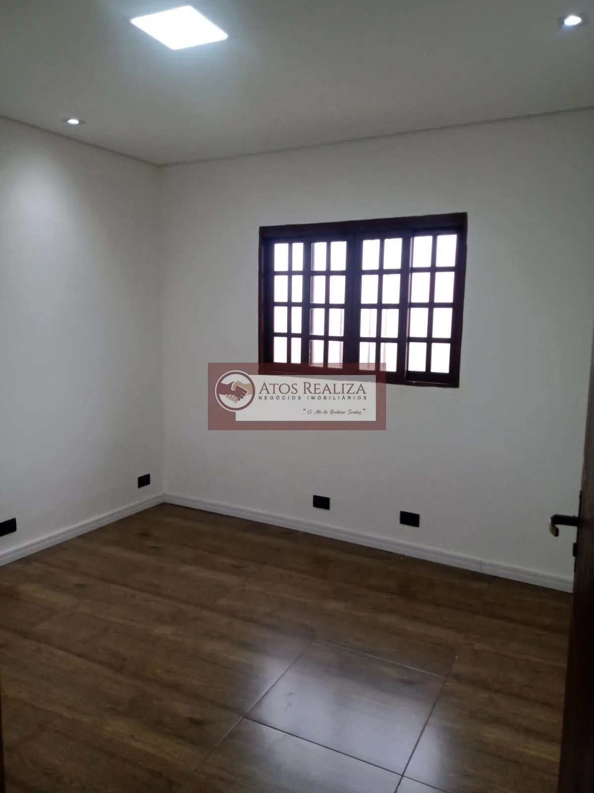 Imagem Vendo Casa em Ótima localização, Próximo a Estação Grajaú da CPTM, Casa Com 3 Dormitórios, Sala, Cozinha, Banheiro, Área de Serviço, 2 Vagas de Garagem, Casa Subsolo contem 1 Dormitório grande, Cozinha americana, Lavanderia, Valor R$ 680 Mil