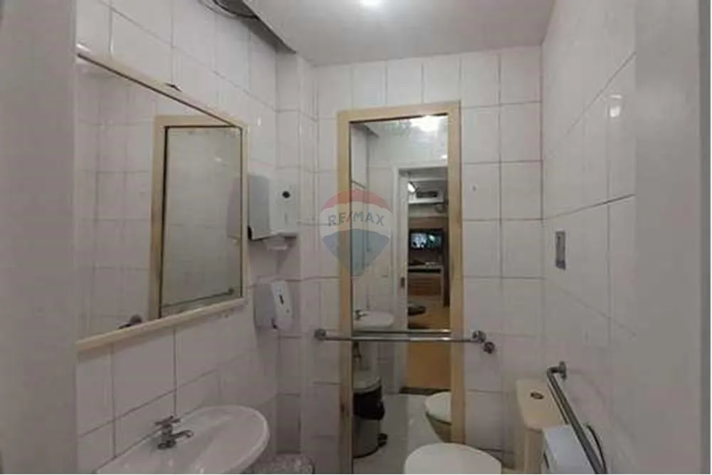 Imagem 3 lojas em Galeria próximo ao metro Copacabana, com total de 83m²