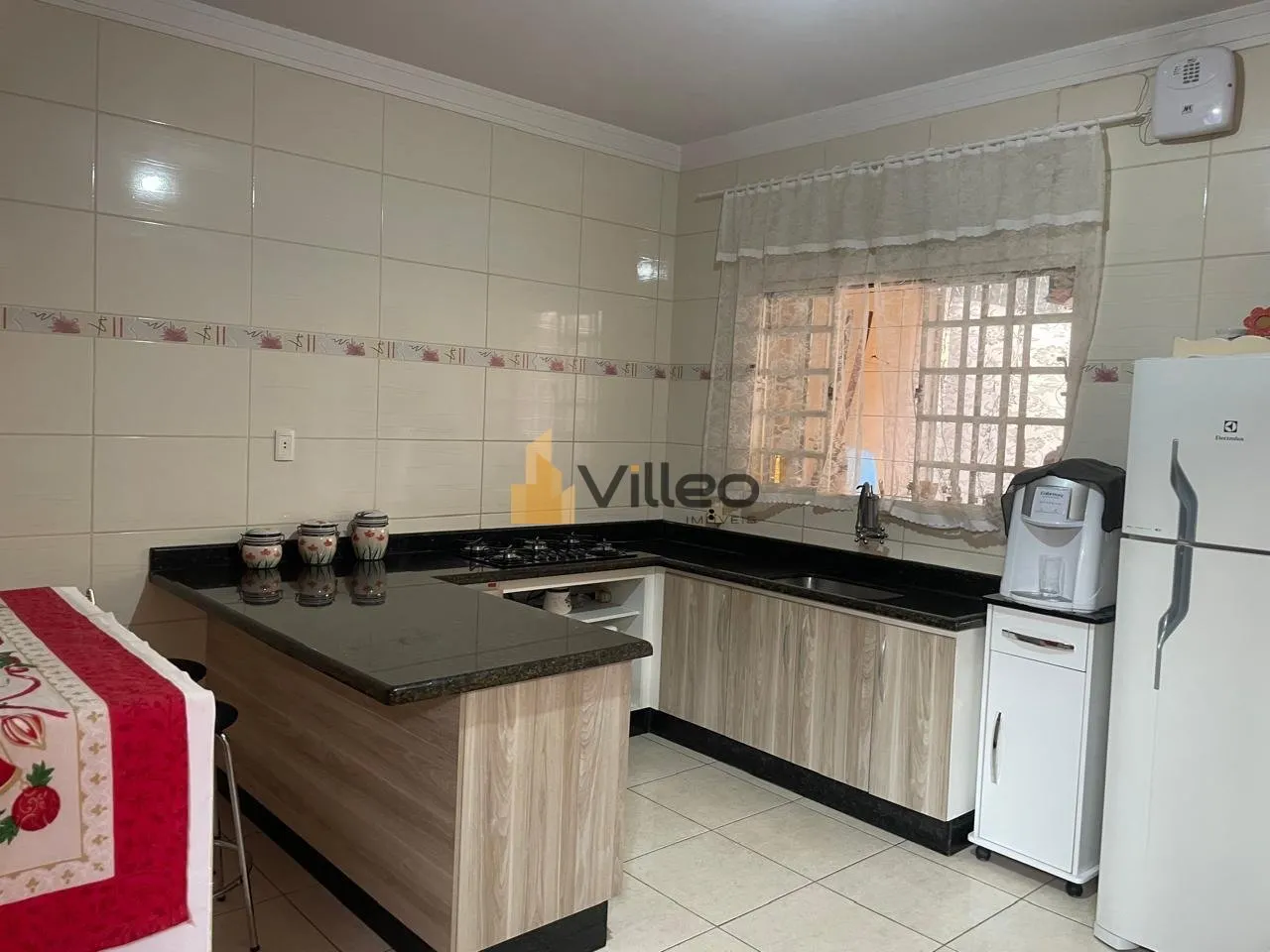 Imagem Descubra uma rara oportunidade de viver com elegância e praticidade em um sobrado moderno e bem dis...