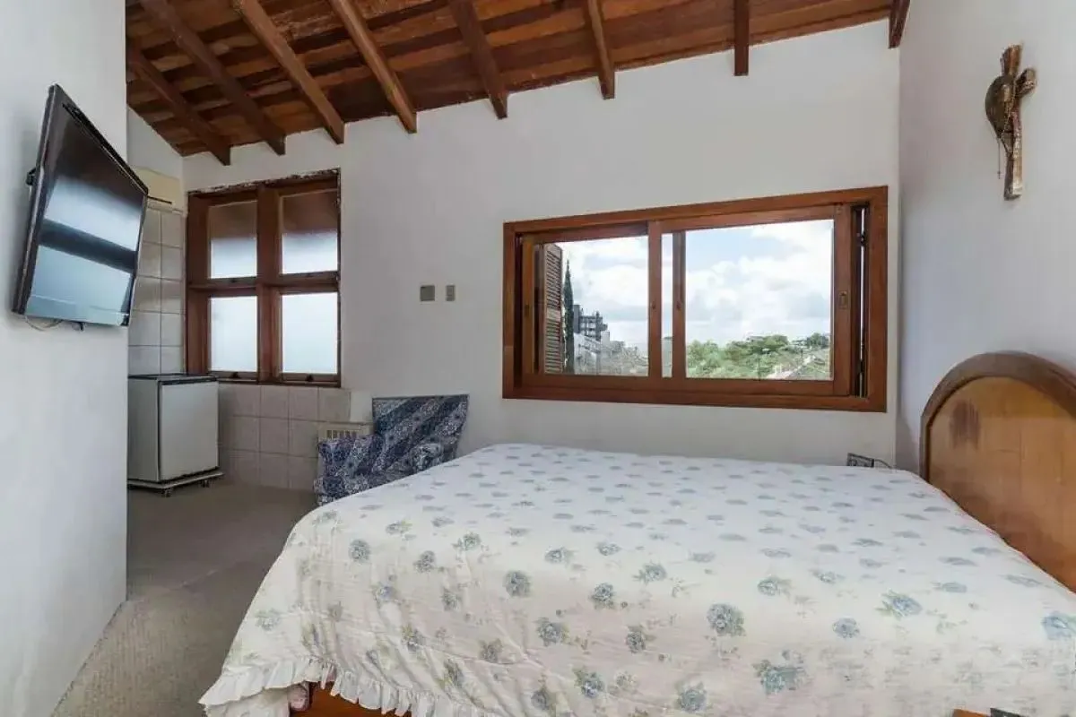 Imagem Casa térrea com 5 dormitórios, 2 suítes, 3 vagas.