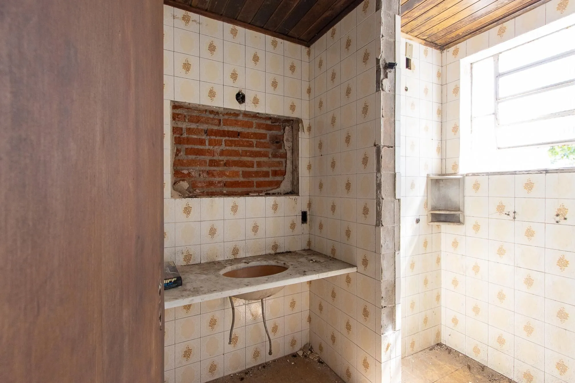 Imagem Casa para Venda - 320m², 3 dormitórios, sendo 1 suites, 4 vagas - Cristal