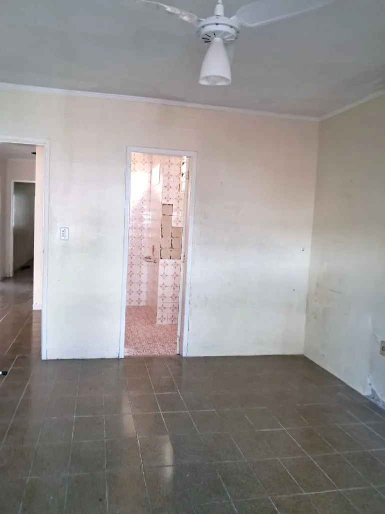 Imagem Boa casa térrea, com 03 dormitórios (sendo 01 suíte), sala, 02 banheiros