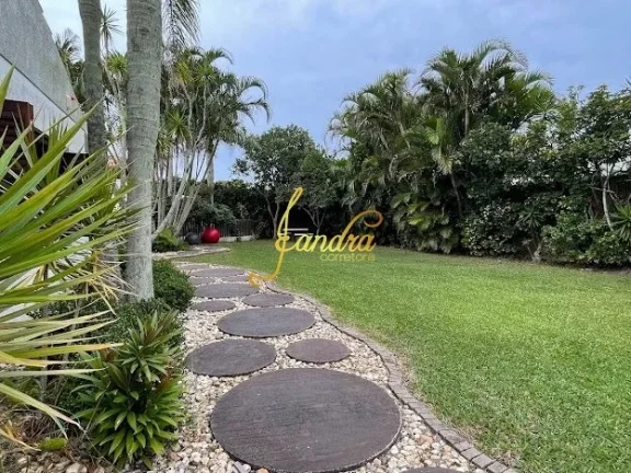 Imagem Casa no Centro de Xangri-la com 03 dormitórios com piscina