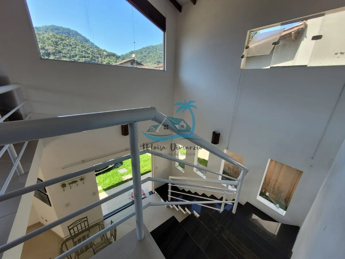 Imagem Belíssima casa com 3 dormitórios a venda em condomínio fechado em Ubatuba.