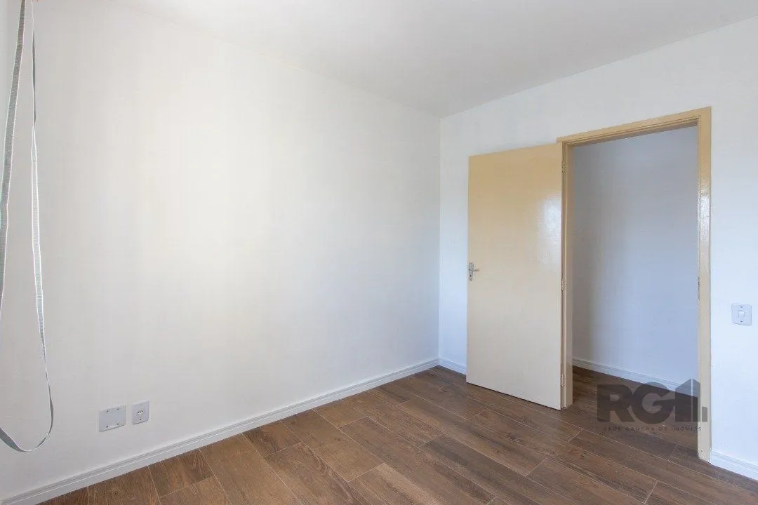 Imagem Apartamento de 2 Dormitórios com Vaga Coberta no Conjunto Residencial Santos Dumont