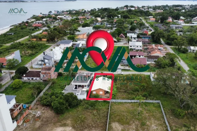 Imagem Casa à Venda em Itapoá - 3 Quartos, 100m da Praia, Oportunidade Imperdível!