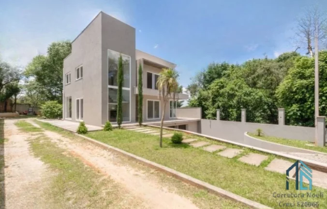 Imagem Sobrado moderno, com amplo terreno, 03 quartos c/suíte, área gourmet, em Campo Largo PR