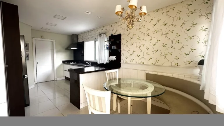 Imagem Belíssima casa totalmente mobiliada de alto padrão com 3 suítes, sendo 1 suíte master com banhei...