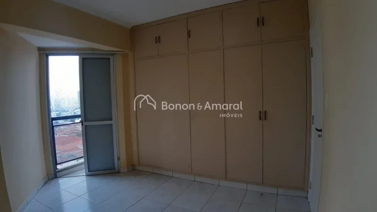 Imagem Apartamento espaçoso à venda em excelente localização. São 2 dormitórios com armários planeja...