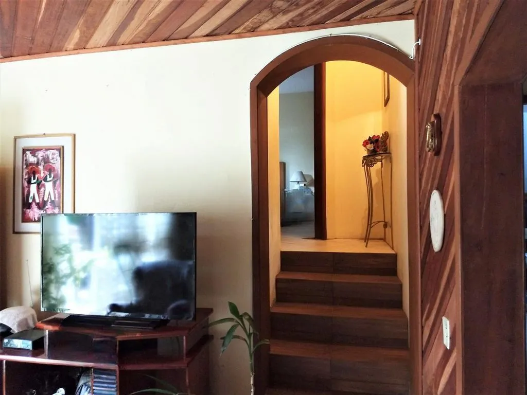 Imagem Casa 4 dormitórios à venda no Bairro Vila Jardim - Porto Alegre
