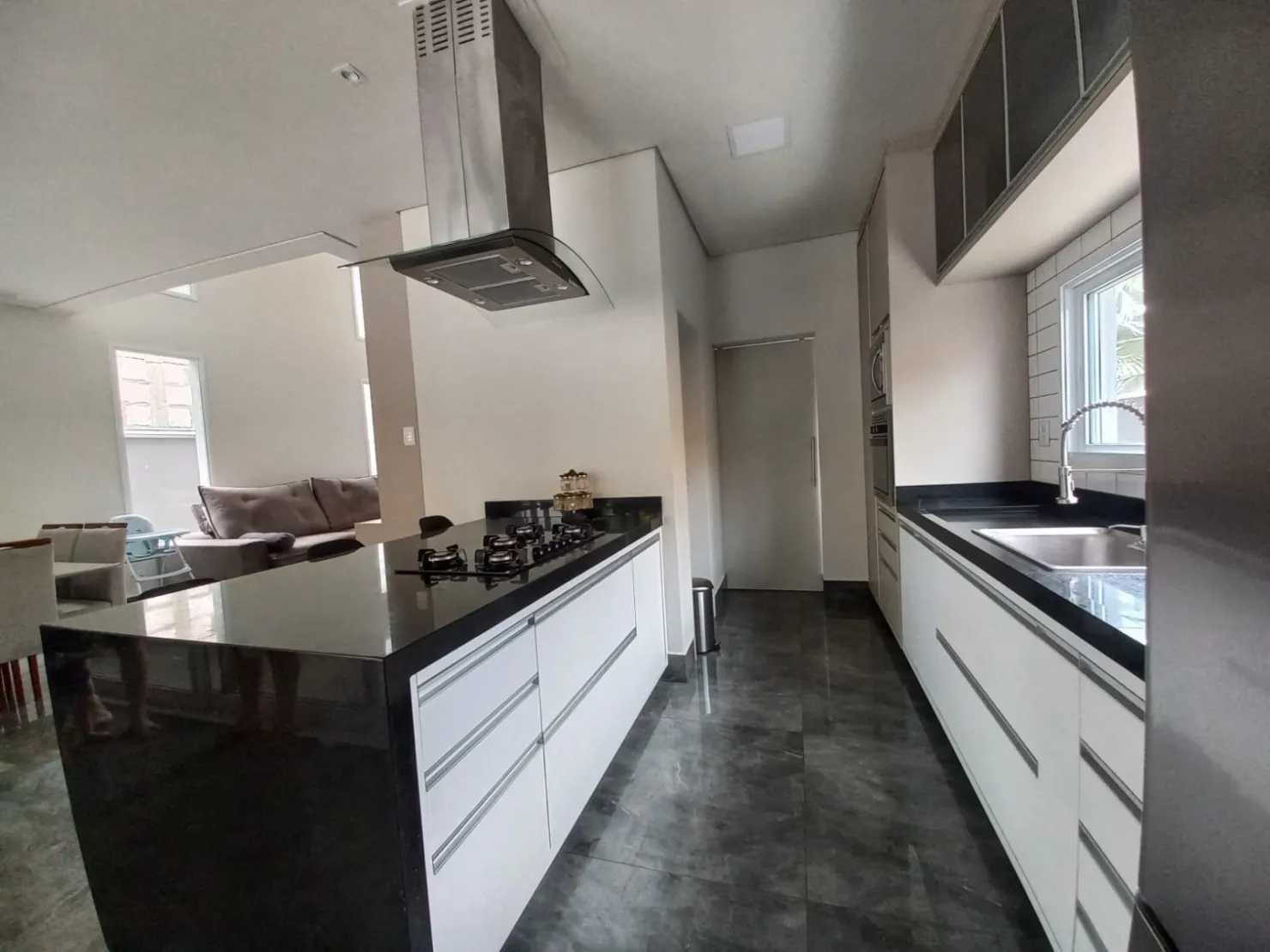 Imagem Casa Alto Padrão à venda com 3 suítes, piscina e muito conforto, Alto do Cardoso, Pindamonhangaba, SP