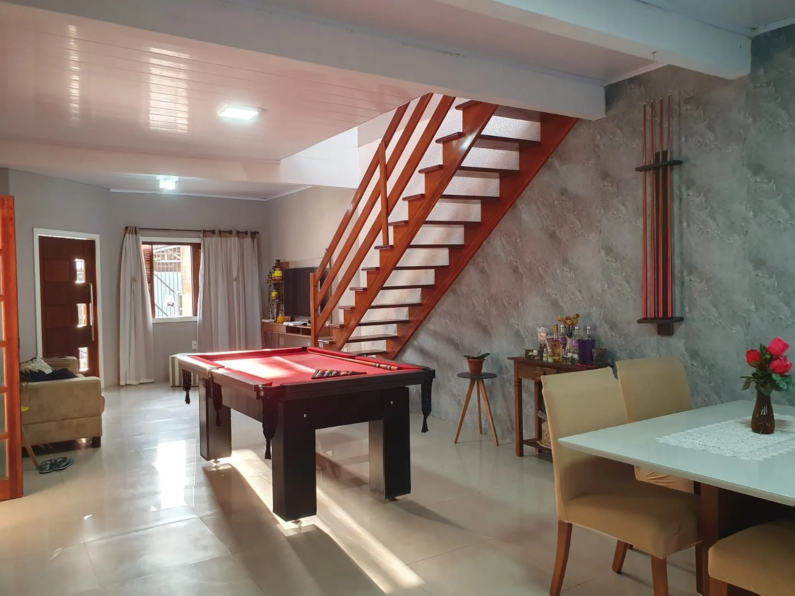 Imagem Casa, 3 Dormitórios, 2 Banheiros, 180m², Bairro Estância Velha, Canoas
