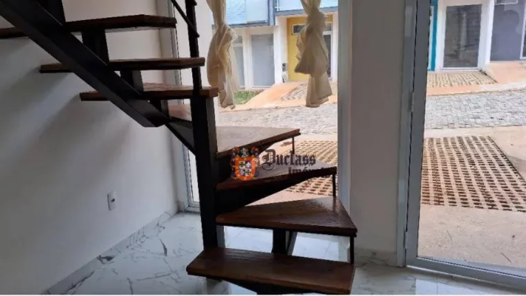 Imagem Sobrado à venda, 2 dormitórios, 65 m², em condomínio, por R$ 368.000 - Pinheirinho - Jarinu/SP