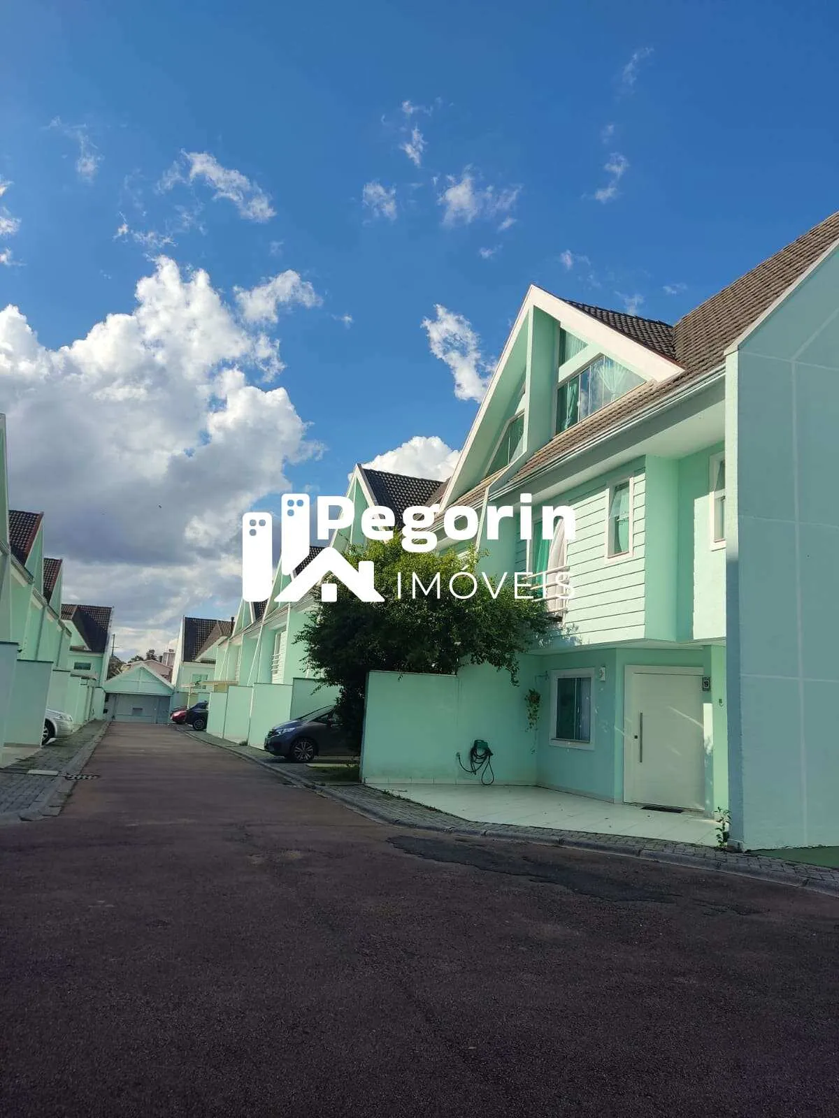 Imagem Sobrado à venda em Curitiba, Santa Cândida, com 3 quartos, 189,00m²