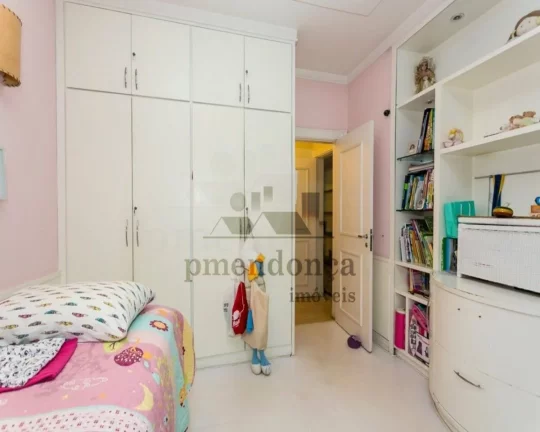 Imagem Apartamento com piso de tacos, living para 3 ambientes, lavabo, sala de jantar, sala de estar, 3 dor...