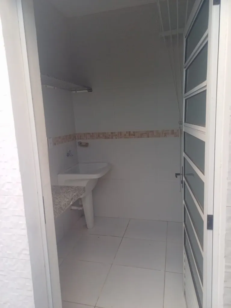 Imagem Casa à venda em Santo André-SP, bairro Santa Maria: 3 quartos, 1 suíte, 2 banheiros, 2 vagas, 136m². Venha conferir!