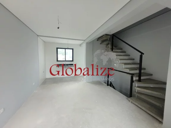 Imagem TRIPLEX COM 02 DORMITÍRIOS SENDO 02 SUÍTES, R$750.000,00, DENTRO DE UM VILLAGIO BEM FAMILIAR, ÓTIMA LOCALIZAÇÃO, AMPLA SALA E POSSUI UM SOLÁRIO