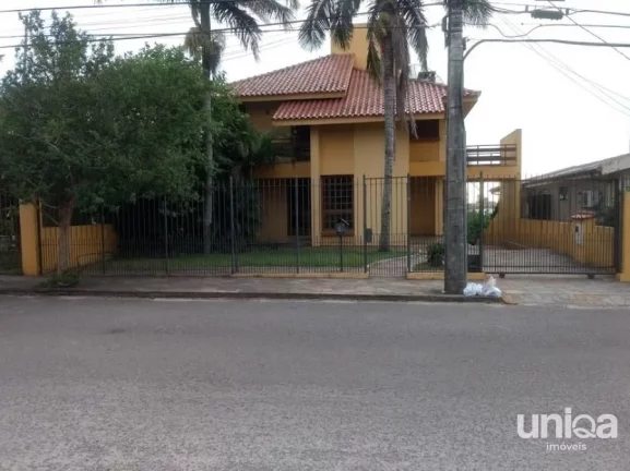 Casa 4 dormitórios (2 suítes), banheira de hidro, piscina, garagem