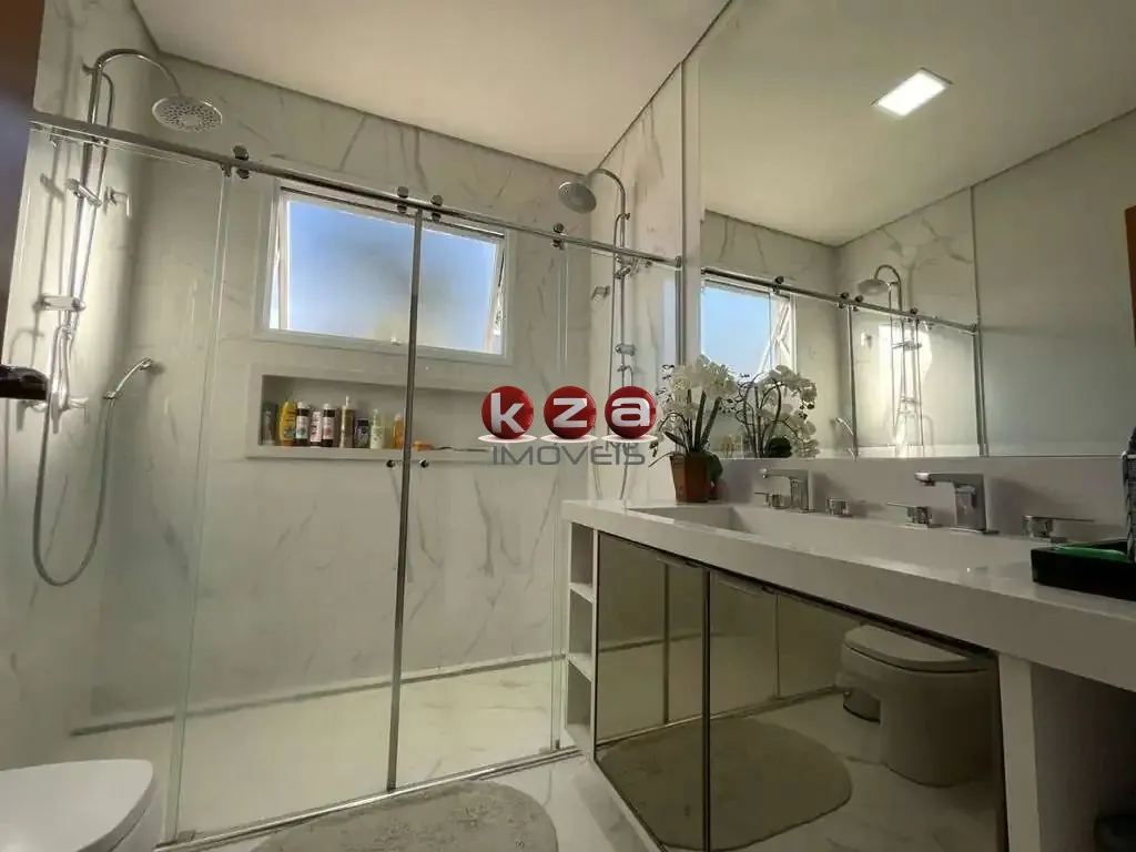 Imagem Casa de alto padrão a venda e locação, com 3 suites no Condomínio Residencial Villa Lombarda em Valinhos-SP