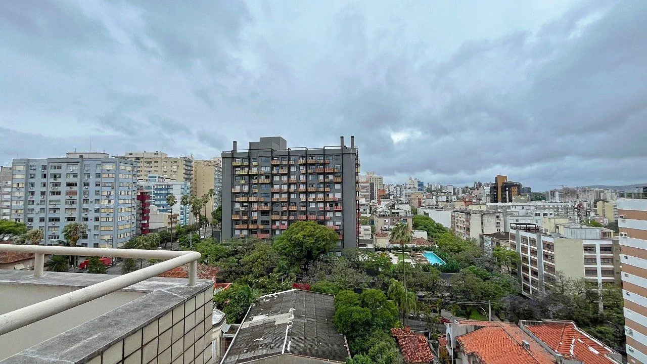 Imagem Cobertura de 1 dormitório com uma vaga de garagem no bairro Independência em Porto Alegre